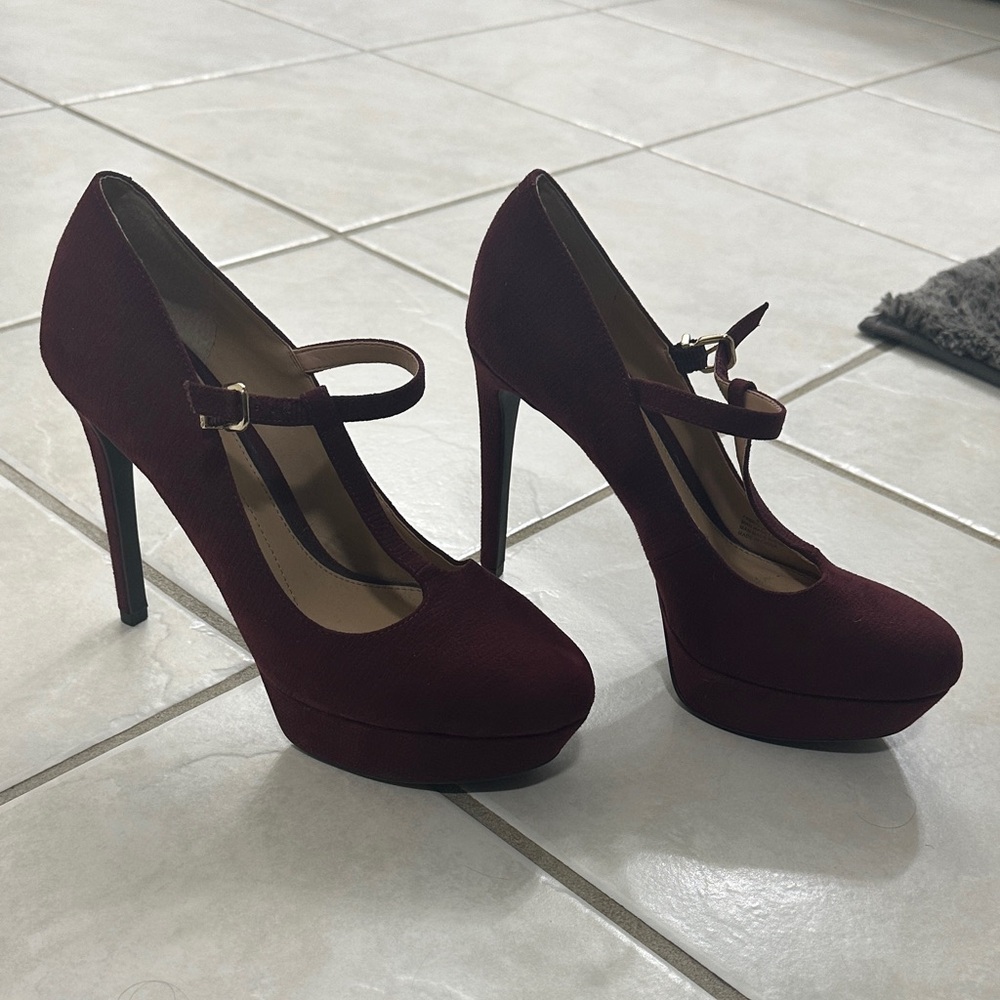 Gianni Bini Burgundy Platform Heels - 8